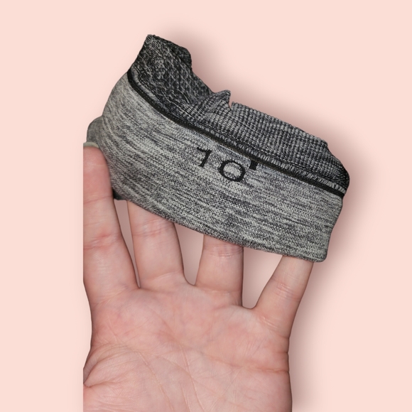 Lululemon Seamlessly Street Crop Heathered Black Leggings Workout Activewear 10 - Picture 3 of 3